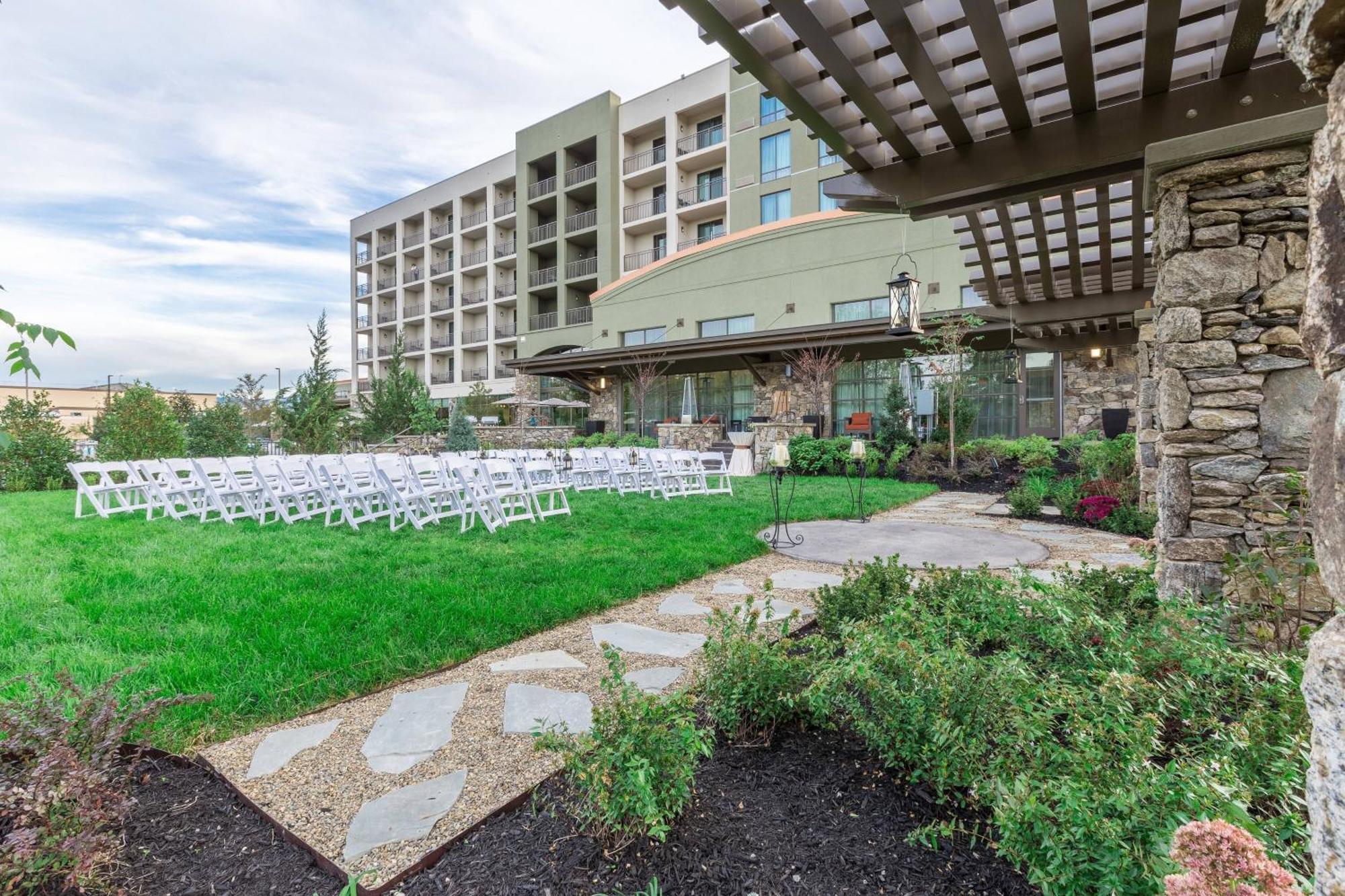 Courtyard By Marriott Pigeon Forge Hotel Екстериор снимка